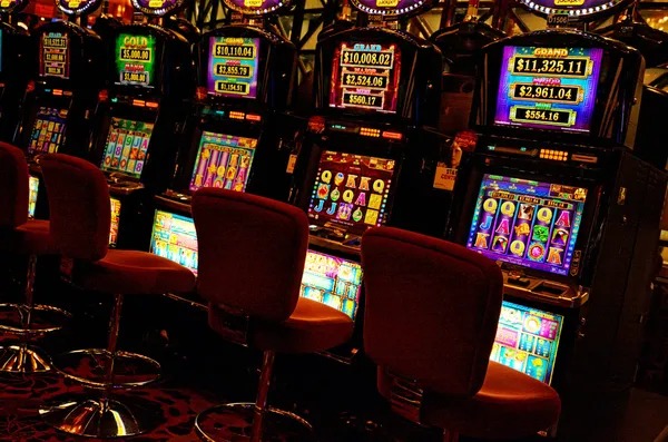 lotus slot mobile app interface showing sportsbook and live-dealer options